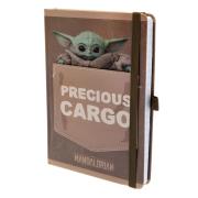 star-wars-the-mandalorian-anteckningsbok-premium-precious-cargo-1